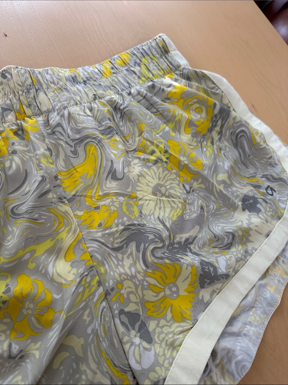 GapFit gsprint Shorts - Picture 2 of 5